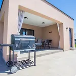 Silvano & Nadija Villa *