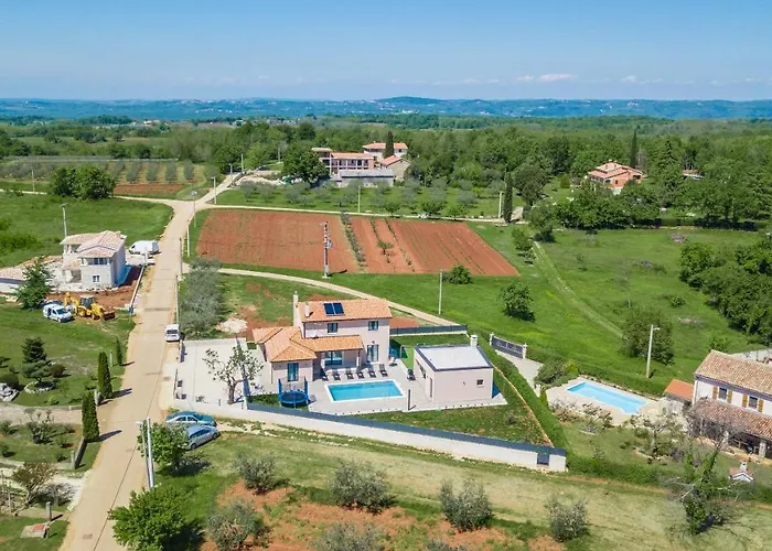 Silvano & Nadija Вилла *