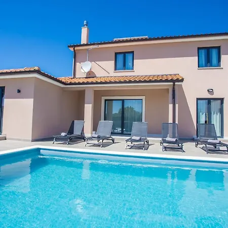 Silvano & Nadija Villa